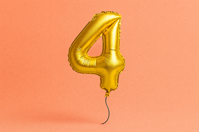 Ballon in Form der Zahl Vier